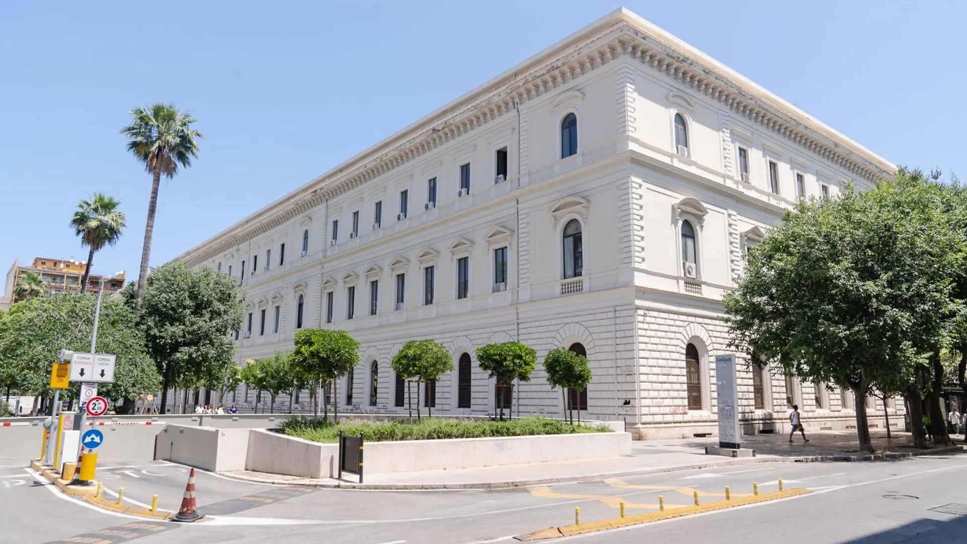 Guest house Shl _ Grandi Stazioni _ Bari Centrale Italy